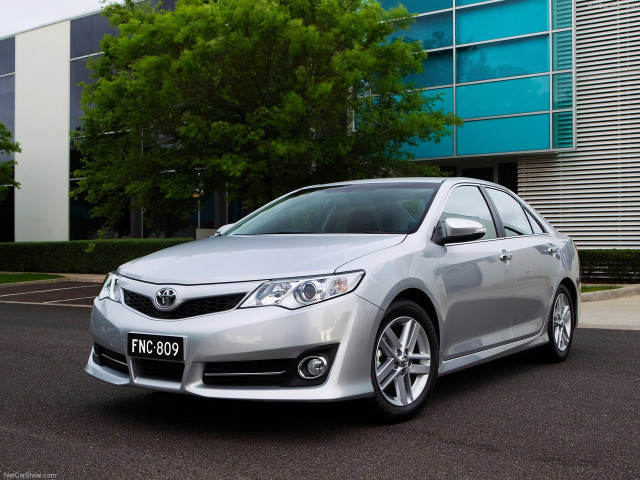 Toyota Camry фото