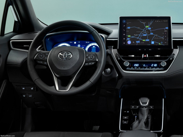 Toyota Corolla Cross фото