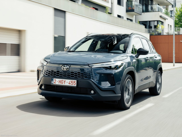 Toyota Corolla Cross фото