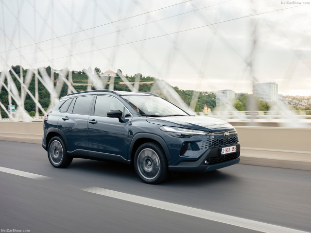 Toyota Corolla Cross фото