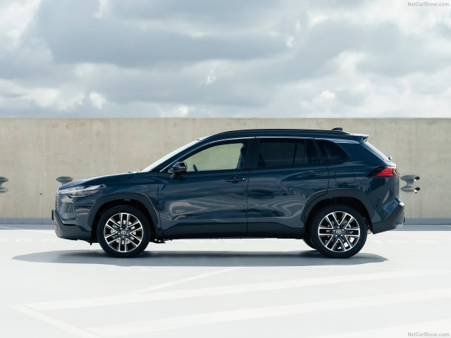 Toyota Corolla Cross фото