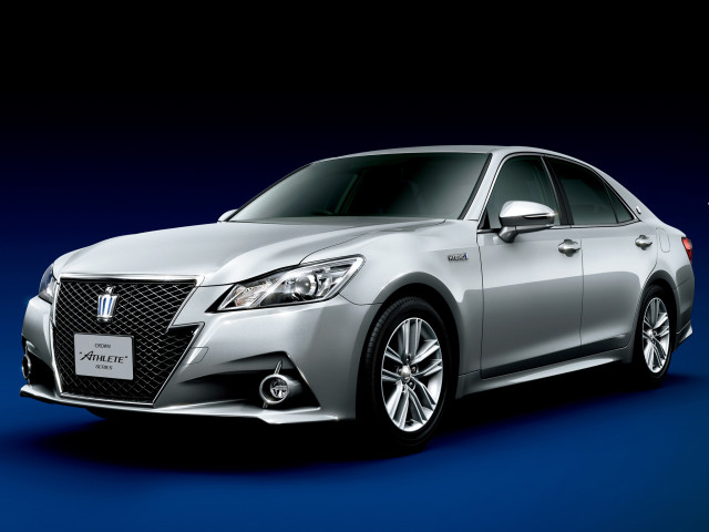 Toyota Crown фото