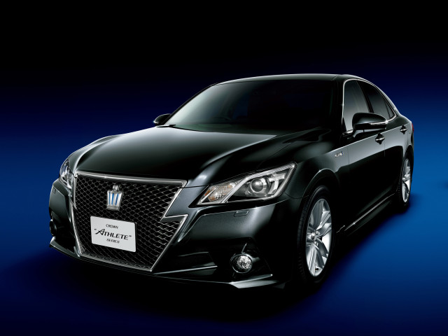 Toyota Crown фото