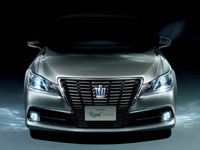 Toyota Crown фото