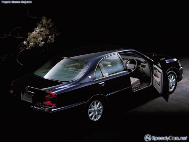 Toyota Crown фото