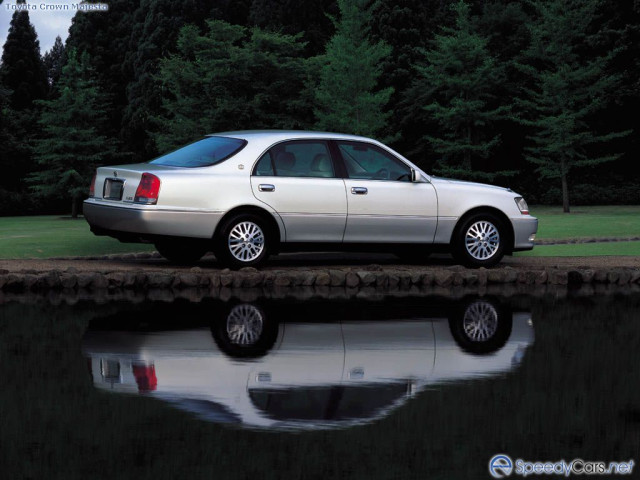 Toyota Crown фото