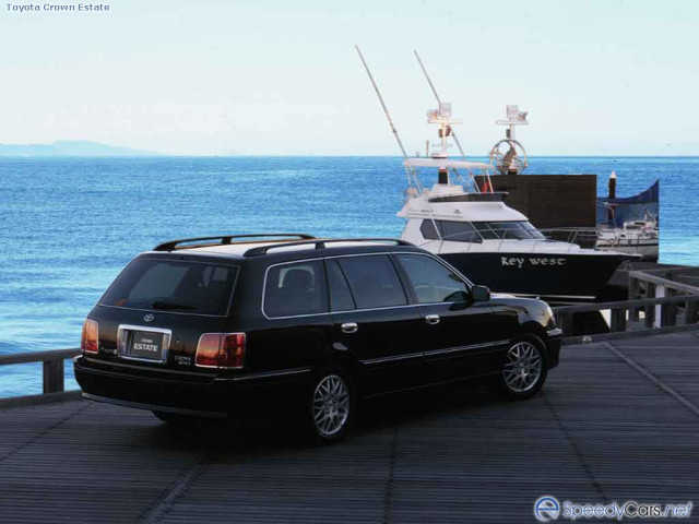 Toyota Crown фото