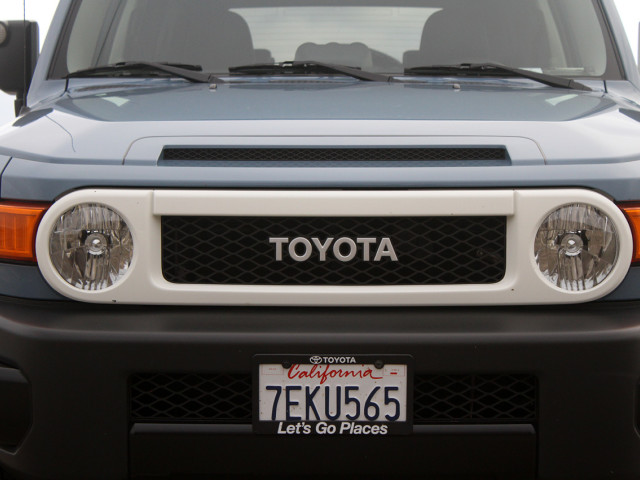 Toyota FJ Cruiser фото