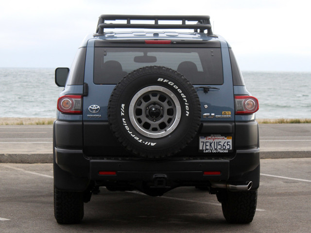 Toyota FJ Cruiser фото