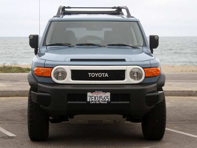 Toyota FJ Cruiser фото