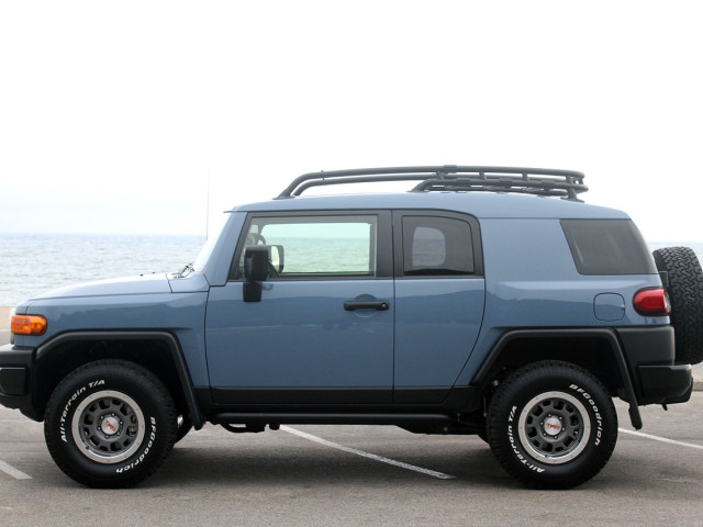 Toyota FJ Cruiser фото