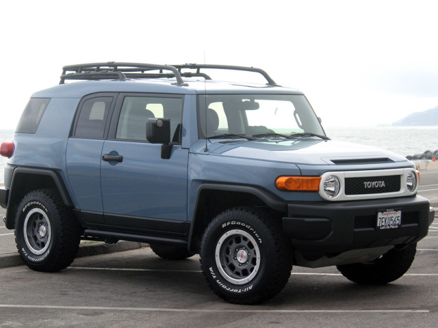 Toyota FJ Cruiser фото