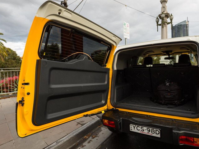 Toyota FJ Cruiser фото