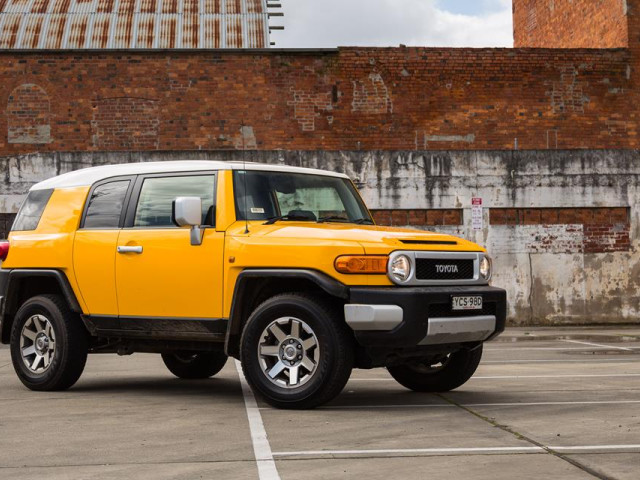 Toyota FJ Cruiser фото