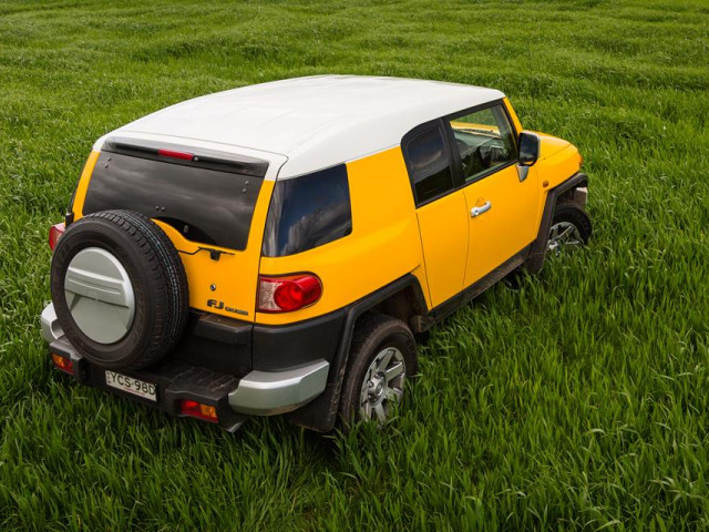 Toyota FJ Cruiser фото