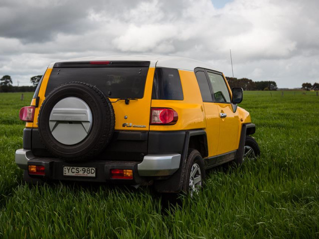 Toyota FJ Cruiser фото