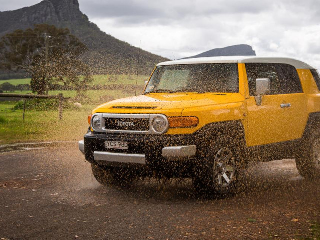 Toyota FJ Cruiser фото