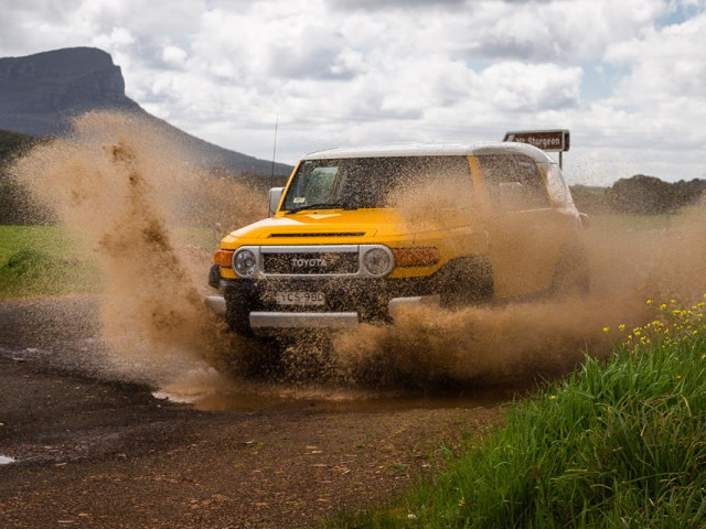 Toyota FJ Cruiser фото