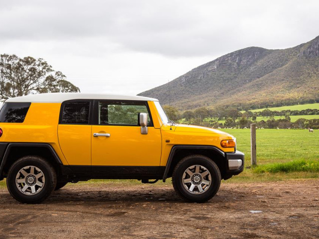 Toyota FJ Cruiser фото