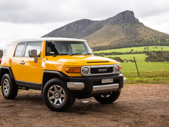 Toyota FJ Cruiser фото