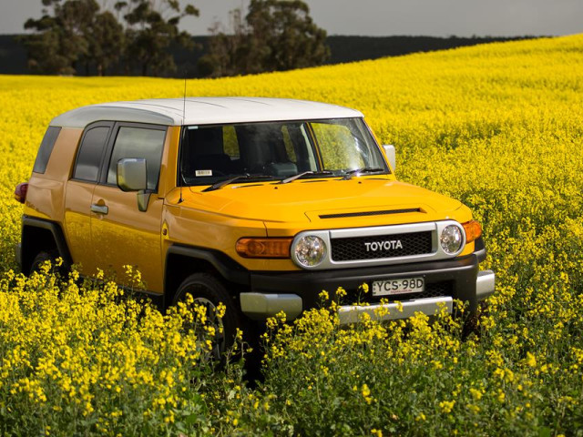 Toyota FJ Cruiser фото