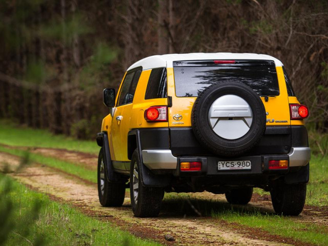 Toyota FJ Cruiser фото