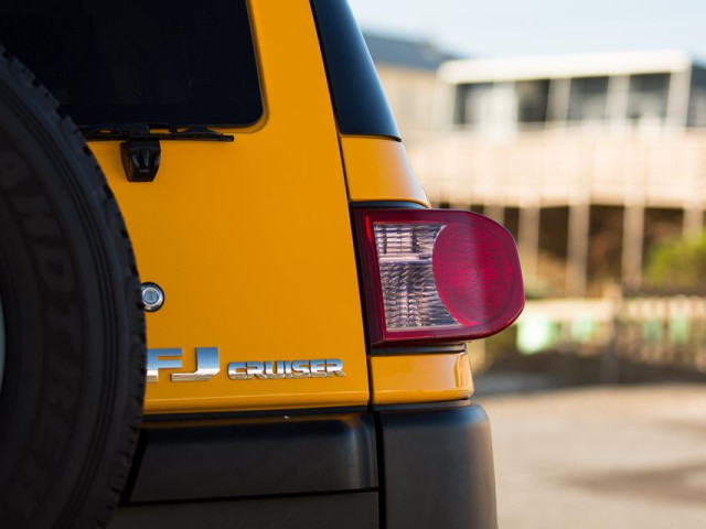 Toyota FJ Cruiser фото