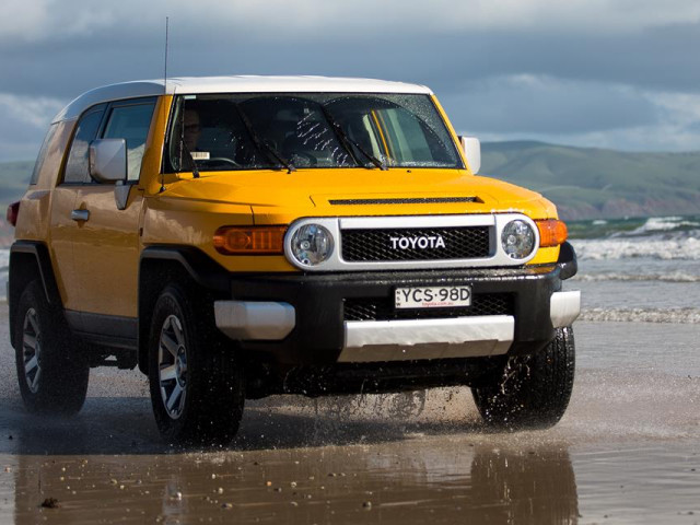 Toyota FJ Cruiser фото