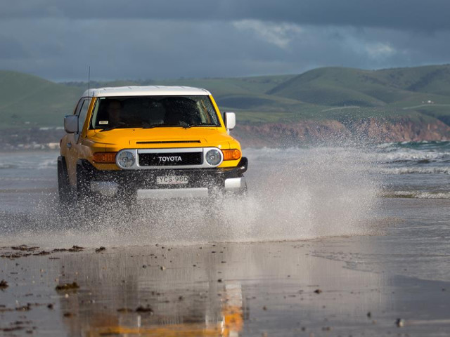 Toyota FJ Cruiser фото