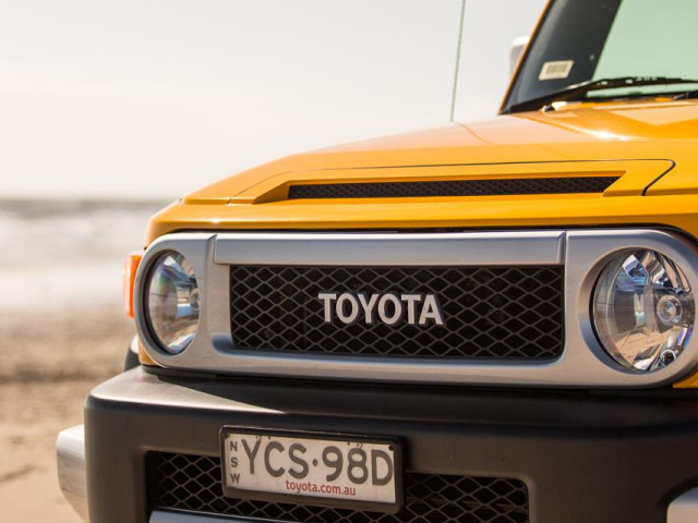 Toyota FJ Cruiser фото