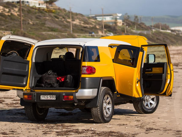 Toyota FJ Cruiser фото