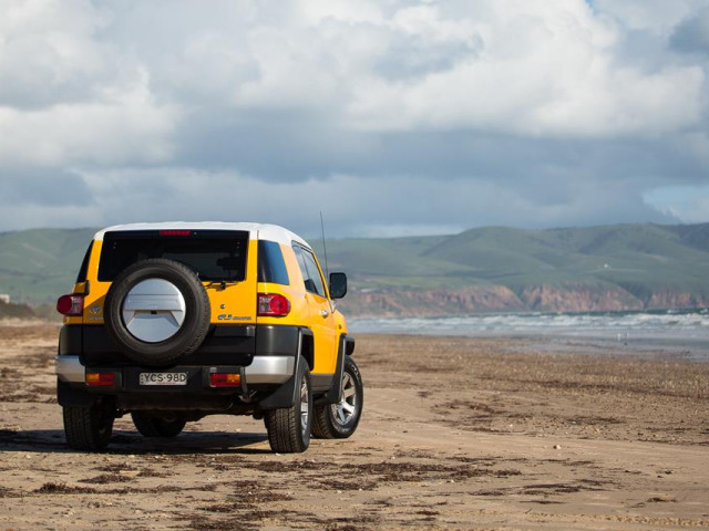 Toyota FJ Cruiser фото