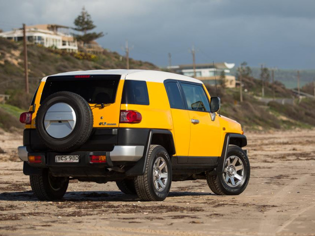 Toyota FJ Cruiser фото