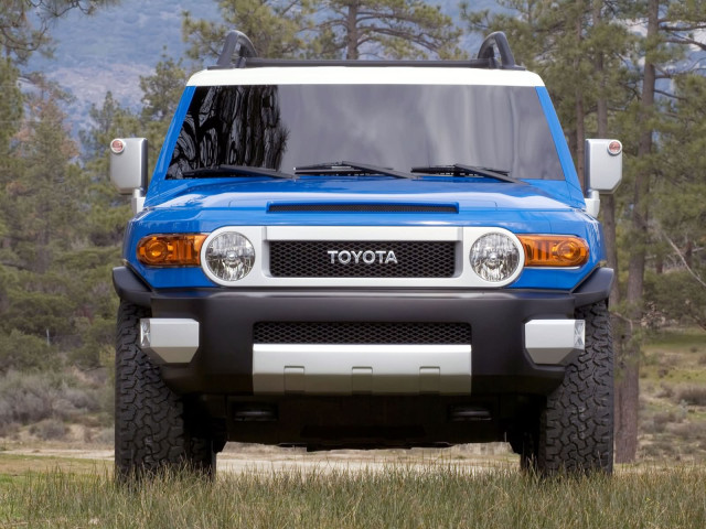 Toyota FJ Cruiser фото