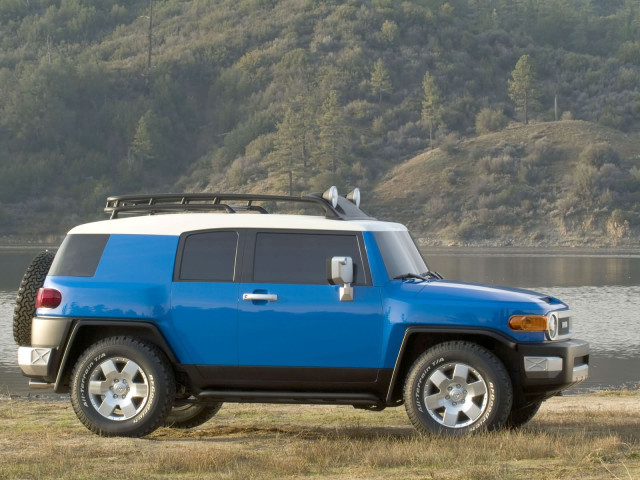 Toyota FJ Cruiser фото