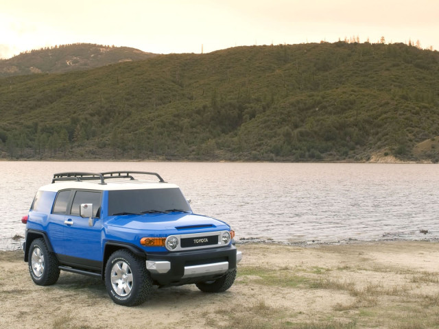 Toyota FJ Cruiser фото