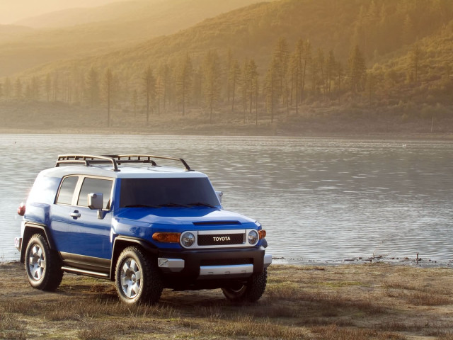 Toyota FJ Cruiser фото