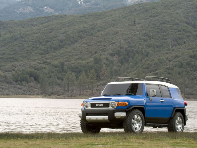 Toyota FJ Cruiser фото