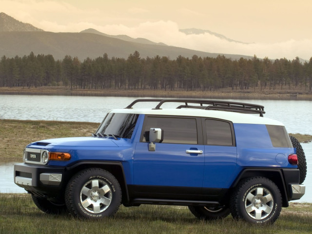 Toyota FJ Cruiser фото