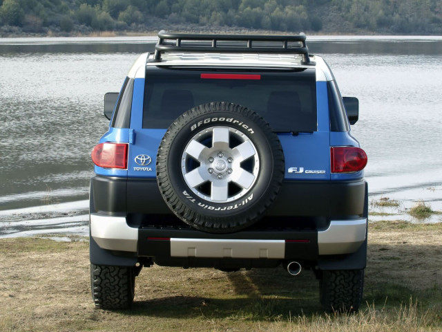 Toyota FJ Cruiser фото