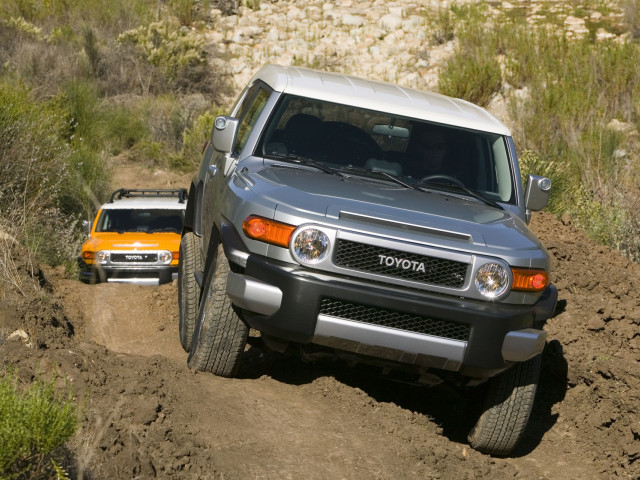 Toyota FJ Cruiser фото