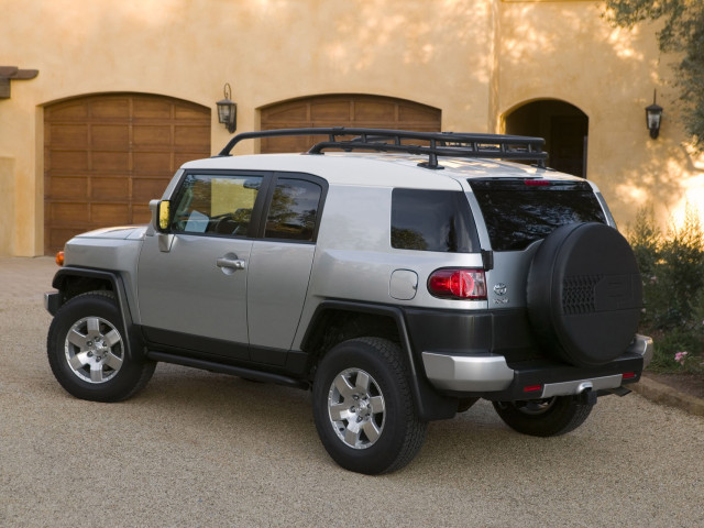 Toyota FJ Cruiser фото