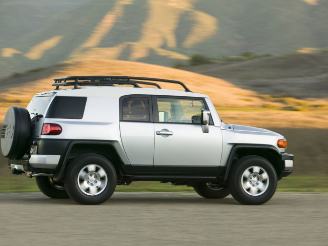 Toyota FJ Cruiser фото