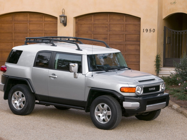 Toyota FJ Cruiser фото