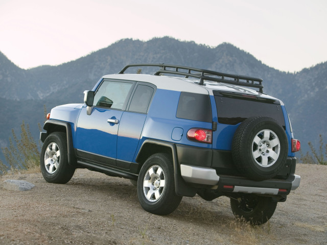 Toyota FJ Cruiser фото