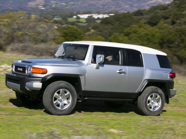 Toyota FJ Cruiser фото