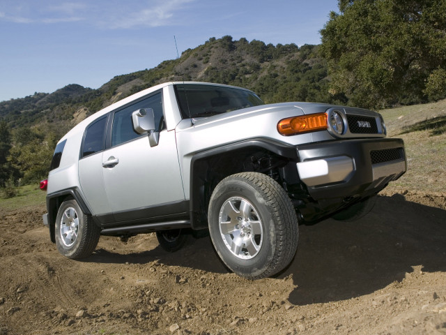 Toyota FJ Cruiser фото