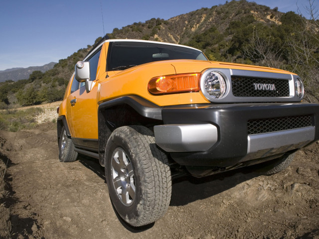 Toyota FJ Cruiser фото