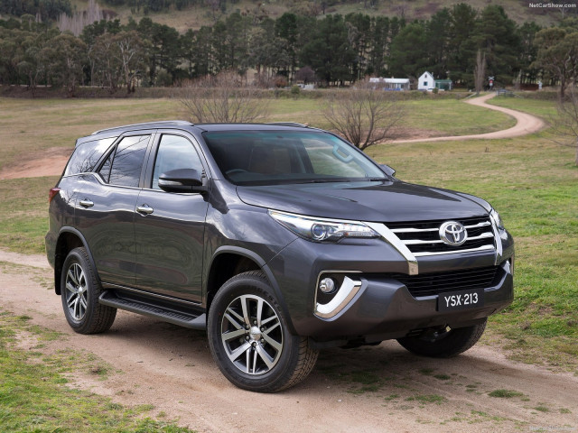 Toyota Fortuner фото