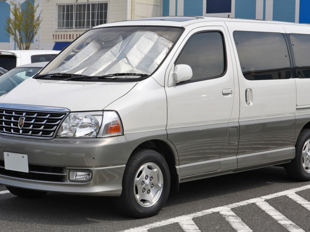 Toyota Grand Hiace фото